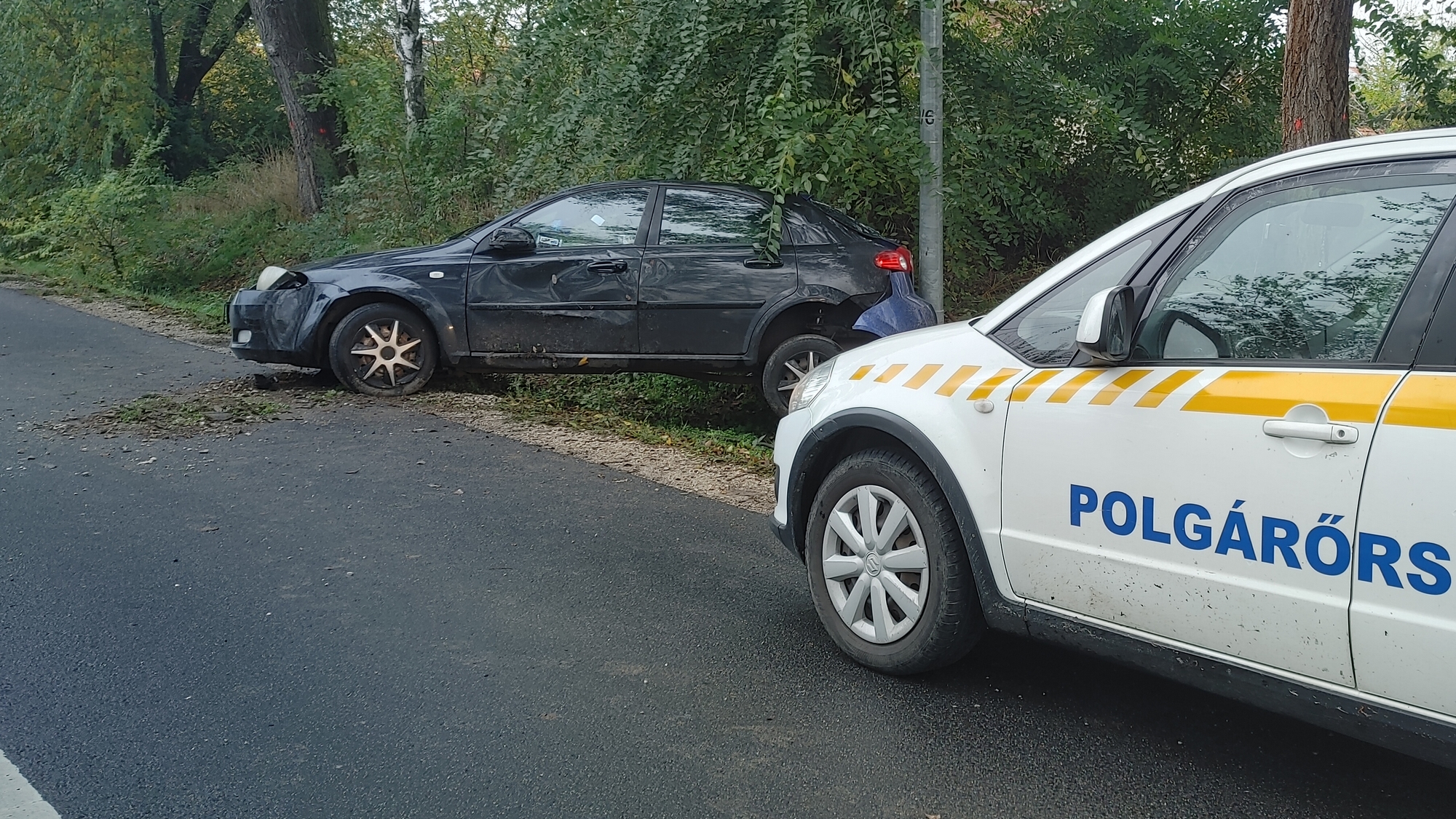 Összetört autó Pátyon