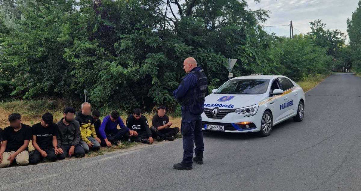 Illegális határátlépők elfogása Röszkénél