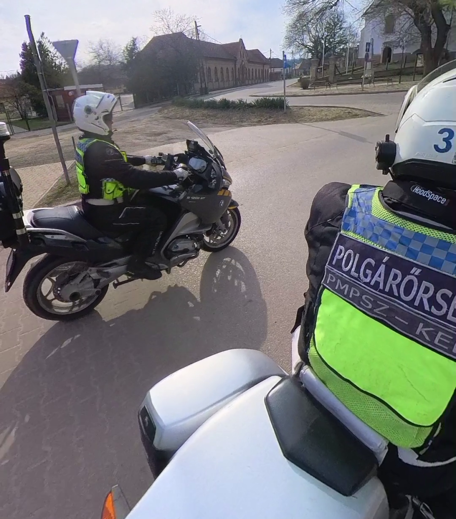 Motoros polgárőrök szolgálat közben