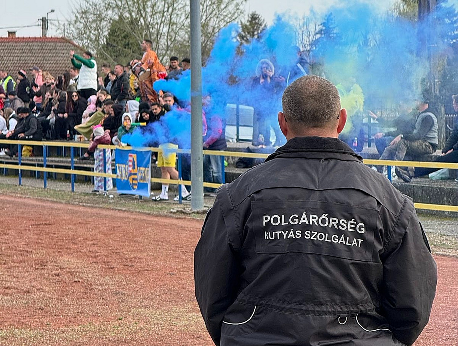 Polgárőr focimeccs biztosítása közben