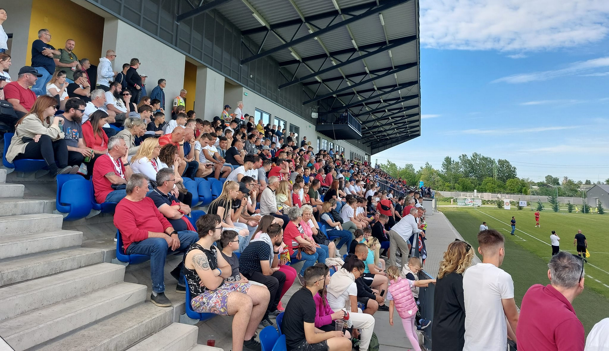 Zsúfoltságig tele a lelátó a kupameccsen